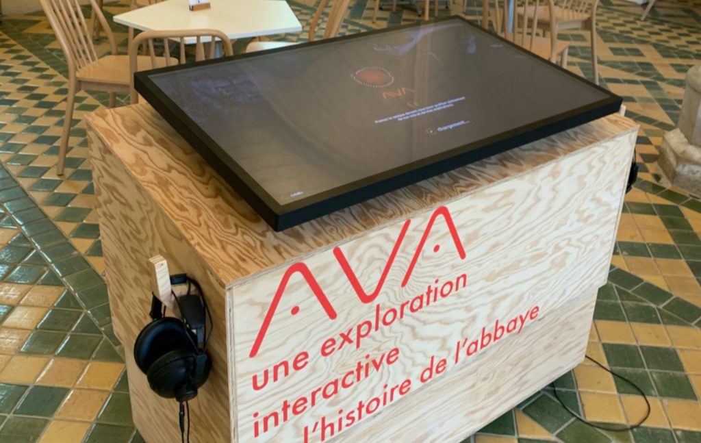 AVA Table interactive